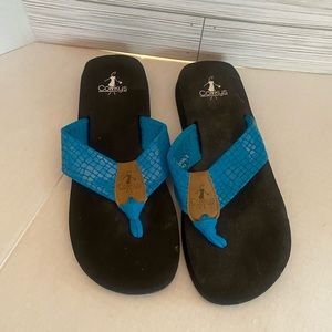 Corey’s blue flip flops